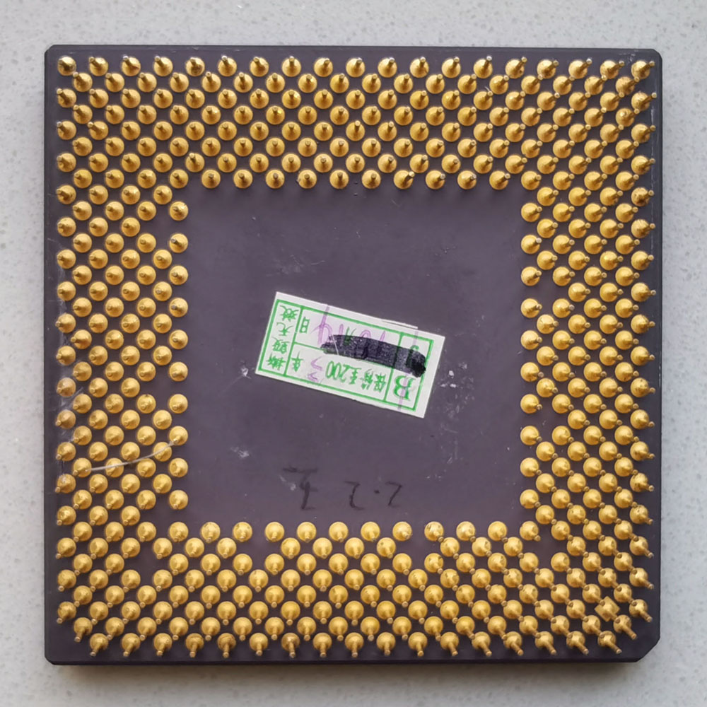 AMD Mobile Athlon 4 1.2 GHz 反面