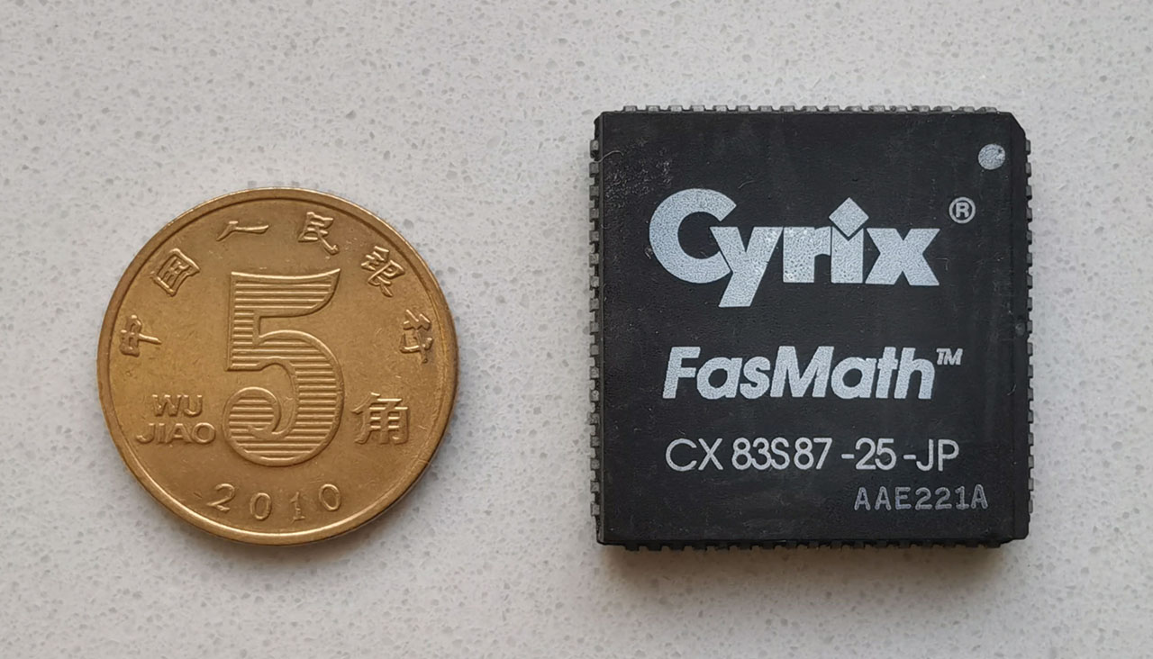 Cyrix FasMath CX 83S87-25-JP 正面