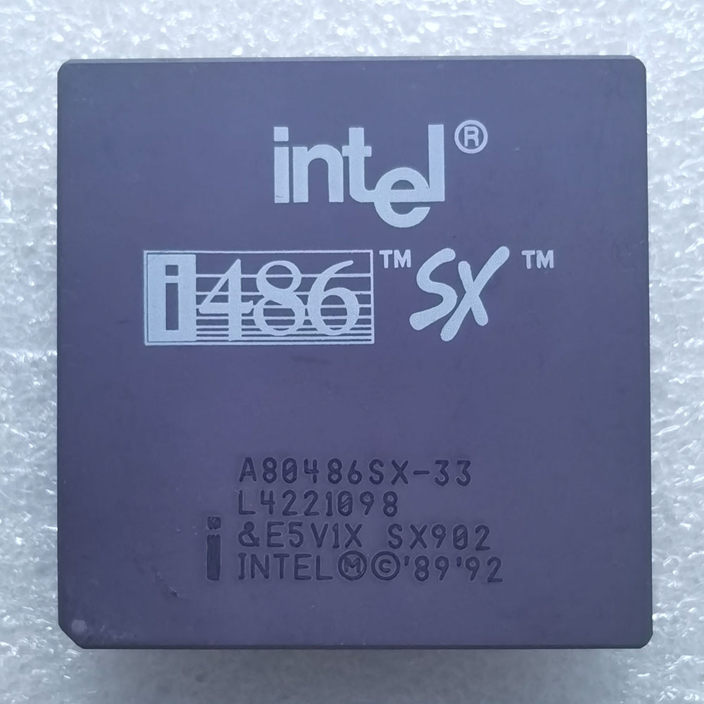 Intel A80486SX-33   &E5V1X 正面