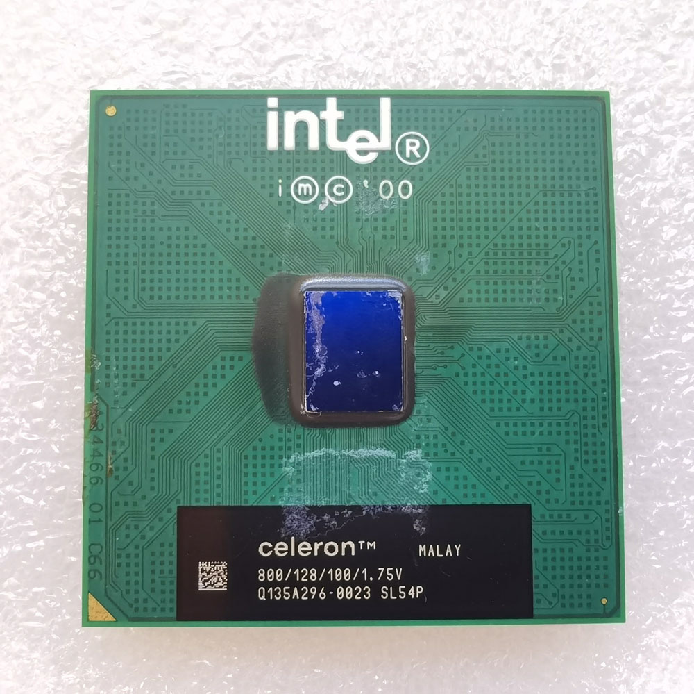 Intel Celeron 800MHz 正面