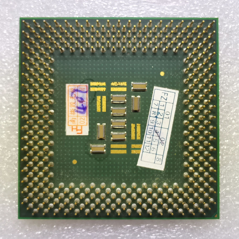 Intel Celeron 850MHz 反面