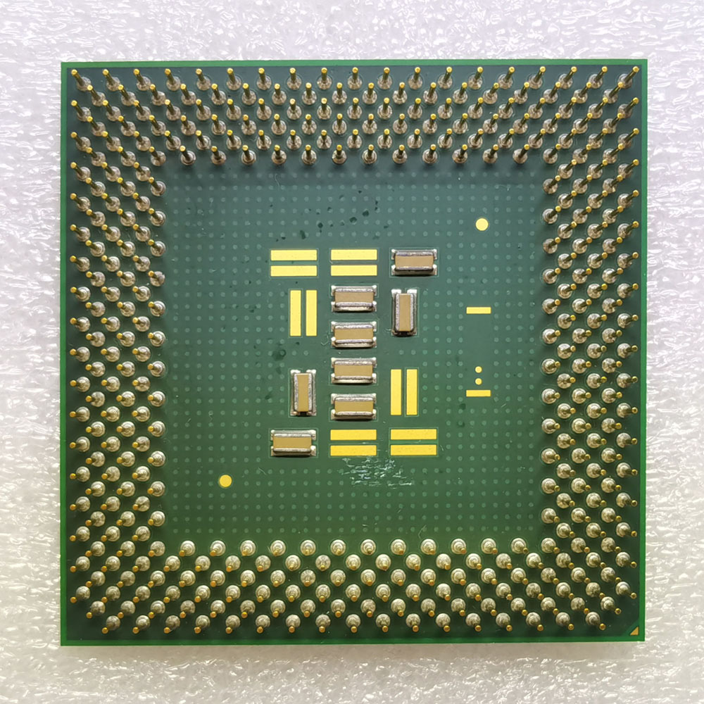 Intel Celeron 900MHz 反面
