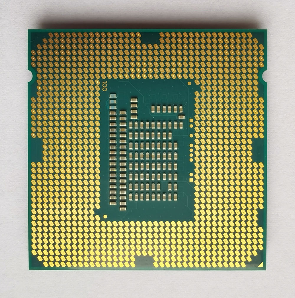 Intel Core i3-3240 反面