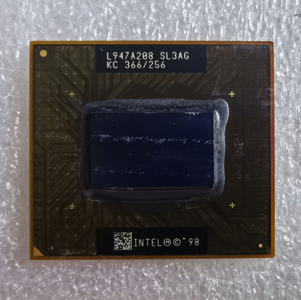Intel Mobile Pentium II 366MHz 正面