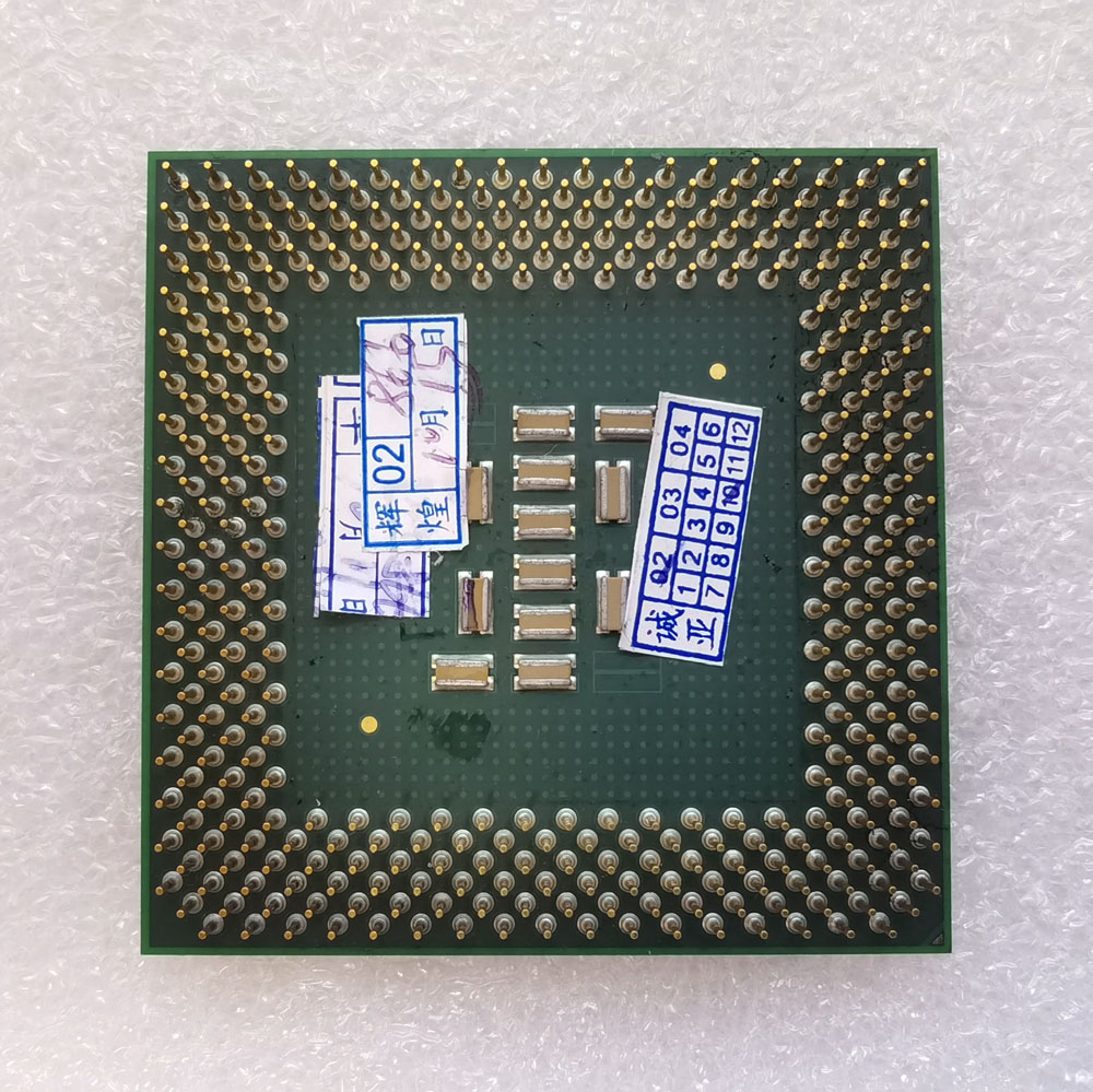 Intel Pentium III 866MHz 反面