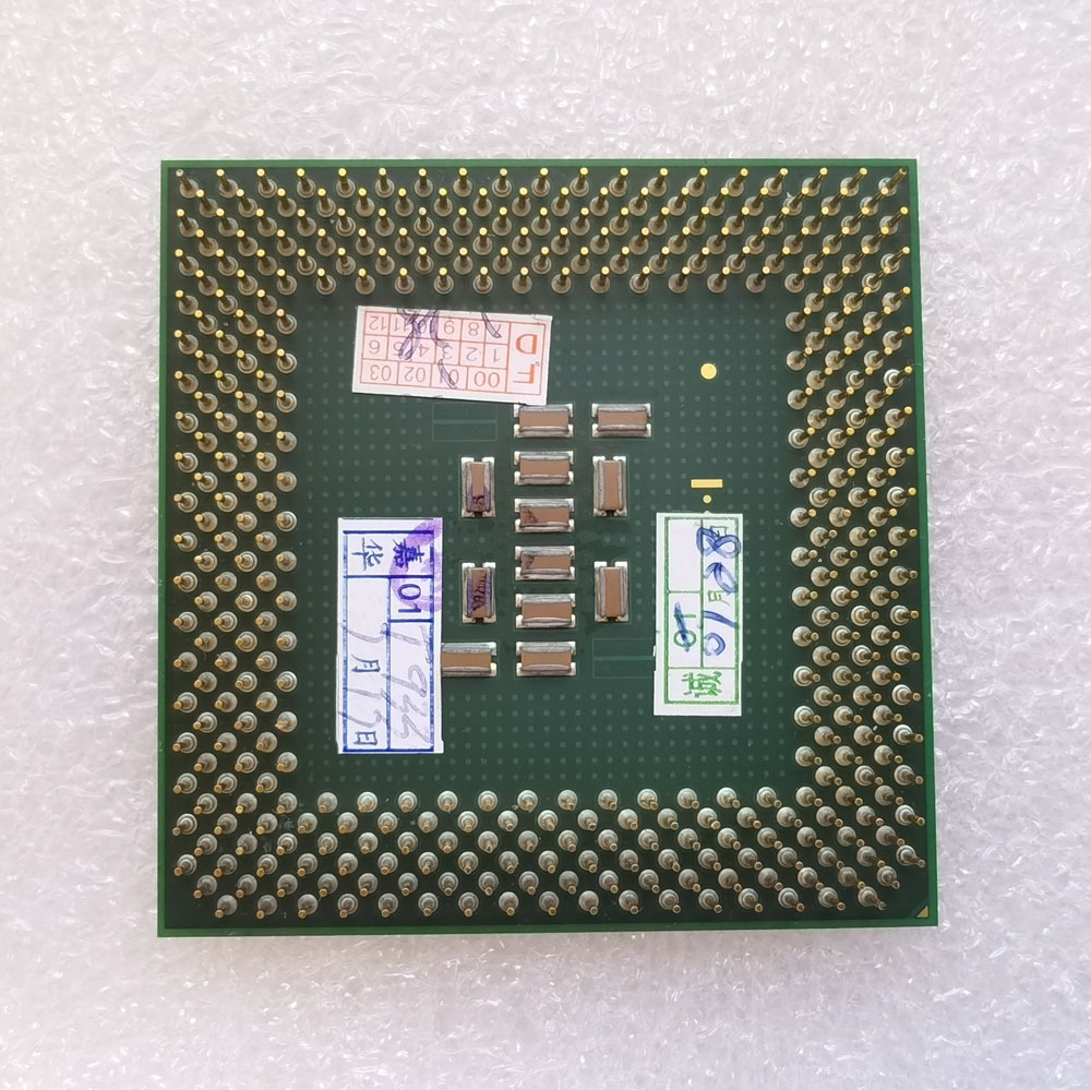 Intel Pentium III 933MHz 反面