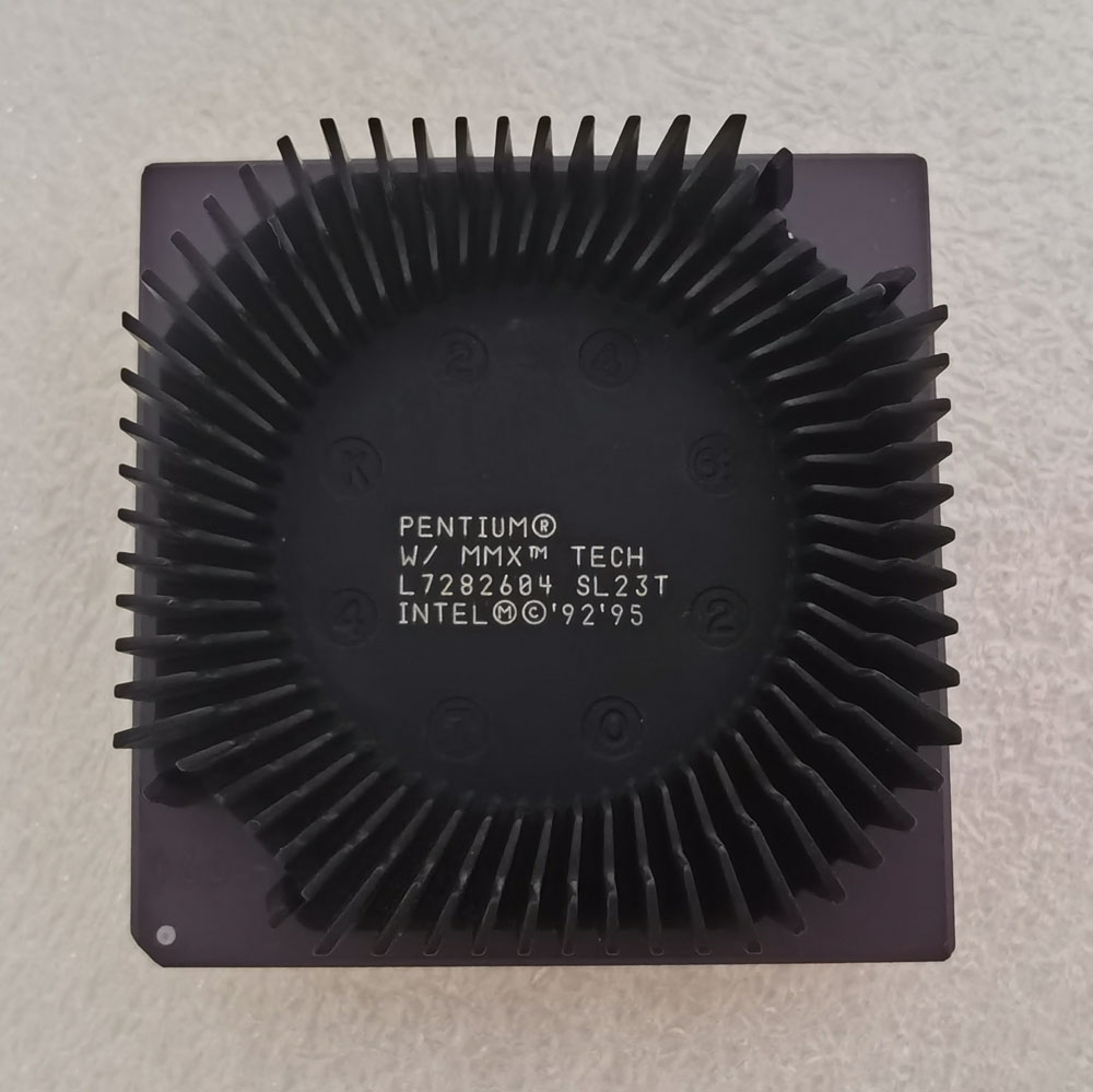Intel Pentium MMX BP80503166 正面