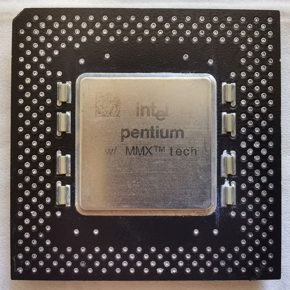 Intel Pentium MMX FV80503200 正面