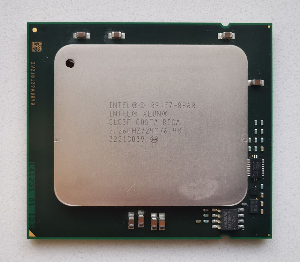 Intel XEON E7-8860 正面