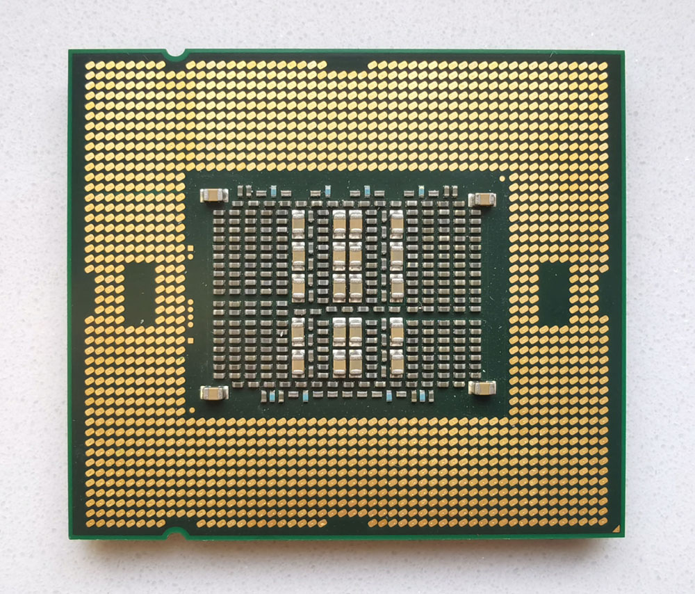 Intel XEON E7-8860 反面