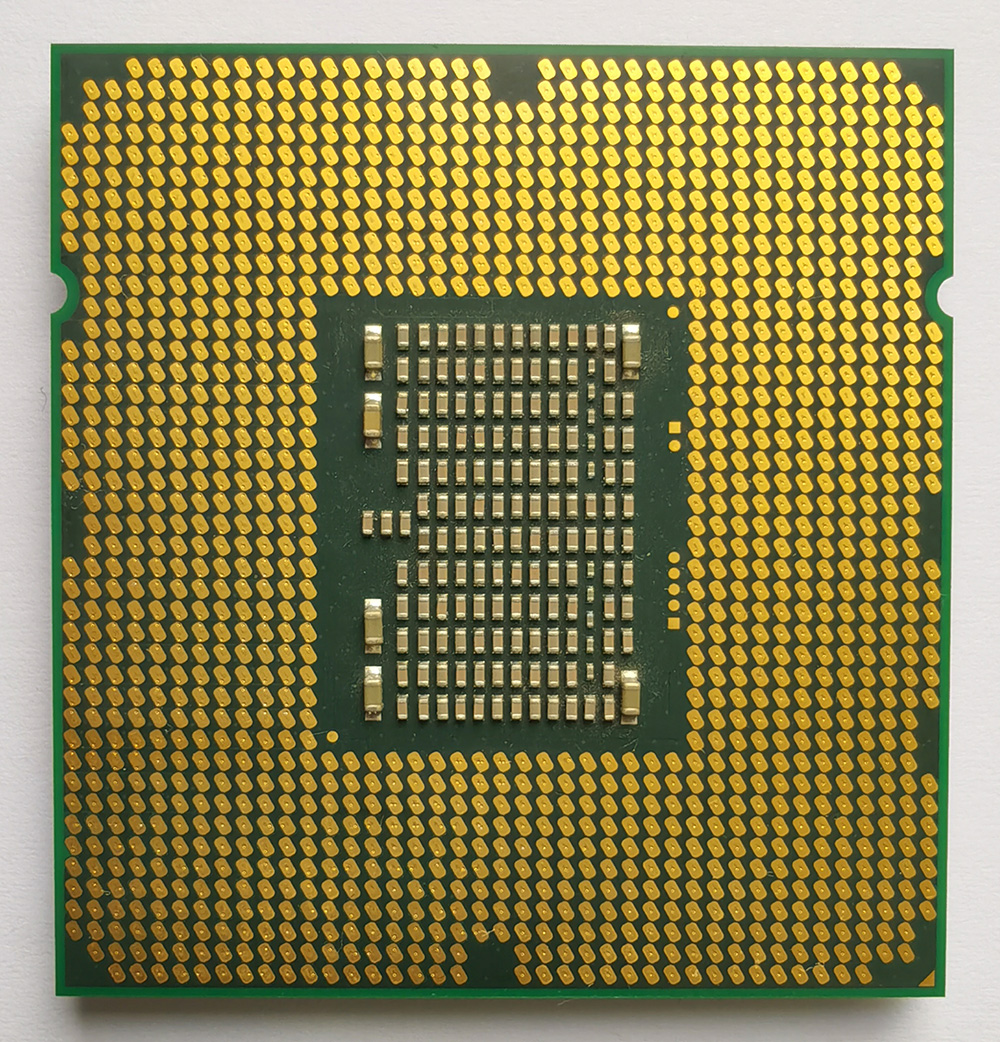 Intel Xeon E5606 反面