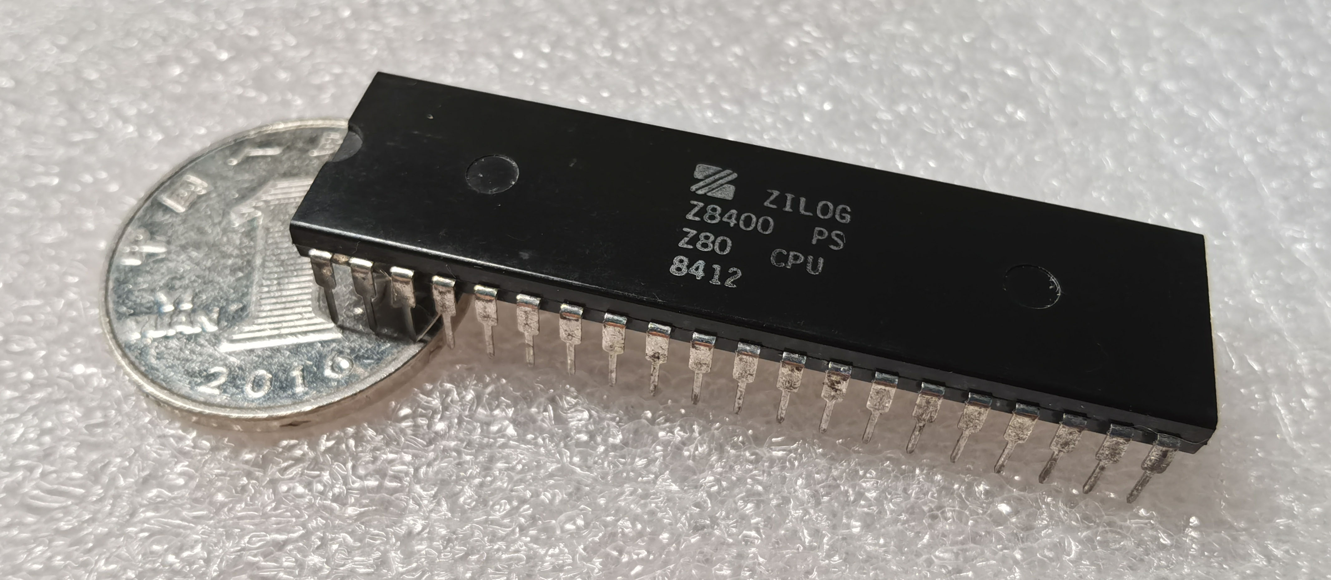 Zilog Z80 Z8400PS 侧面